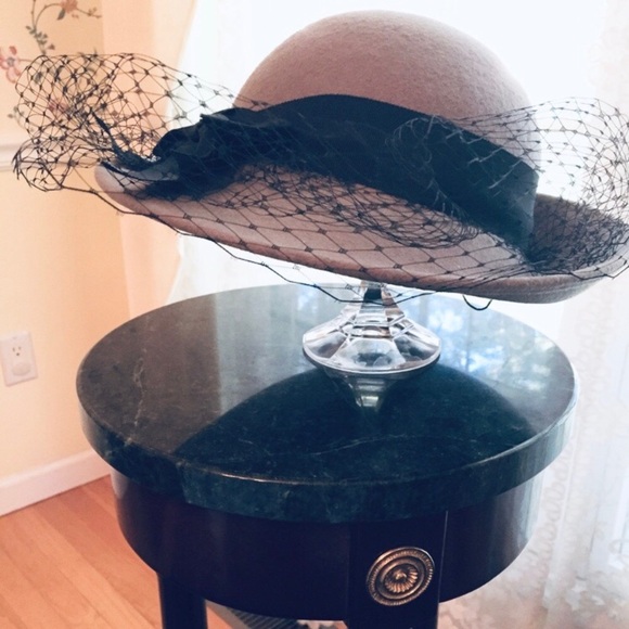 Vintage Gray 100% Virgin Wool Hat with Black Netting Veil - Picture 3 of 4